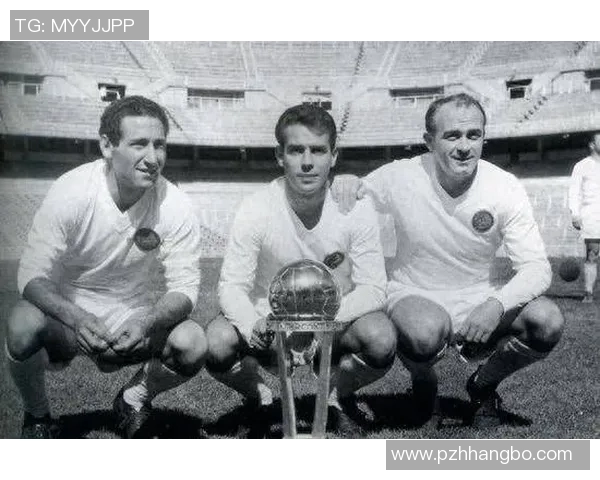 东德足球明星排名榜揭晓历史传奇球员的辉煌与成就 东德足球明星排名榜揭晓历史传奇球员的辉煌与成就